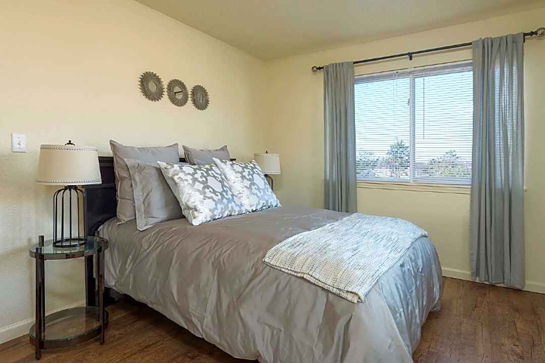 westport crossing 11120 graben dr saint ann mo apartments for rent rent com