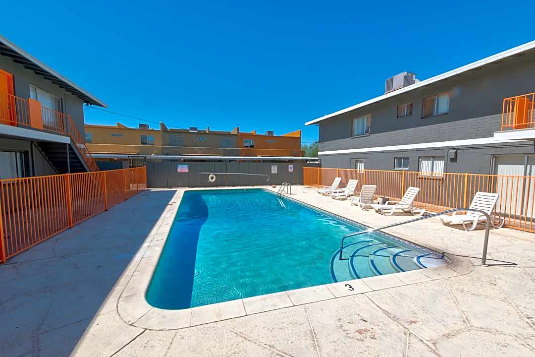 Montclair 811 835 N Alvernon Way Tucson Az Apartments For Rent Rent Com