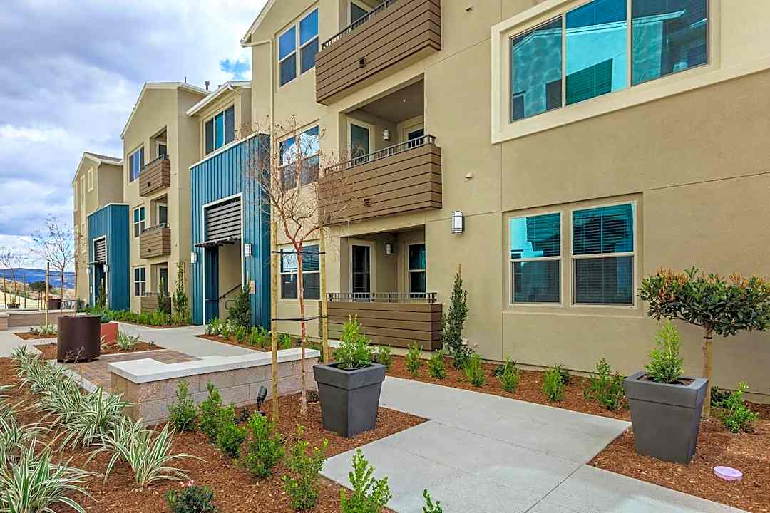 Esencia Sur Apartment Homes 92 Esencia Dr Ladera Ranch Ca Apartments For Rent Rent Com