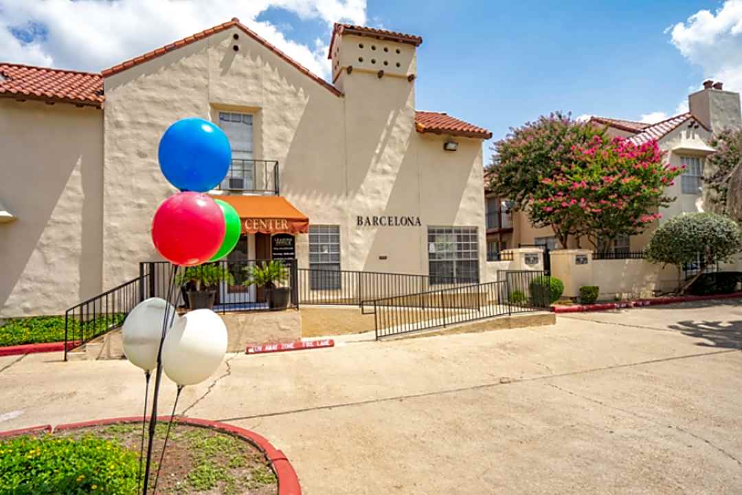 Barcelona Apartments 6434 Ella Lee Ln Houston Tx Apartments For Rent Rent Com