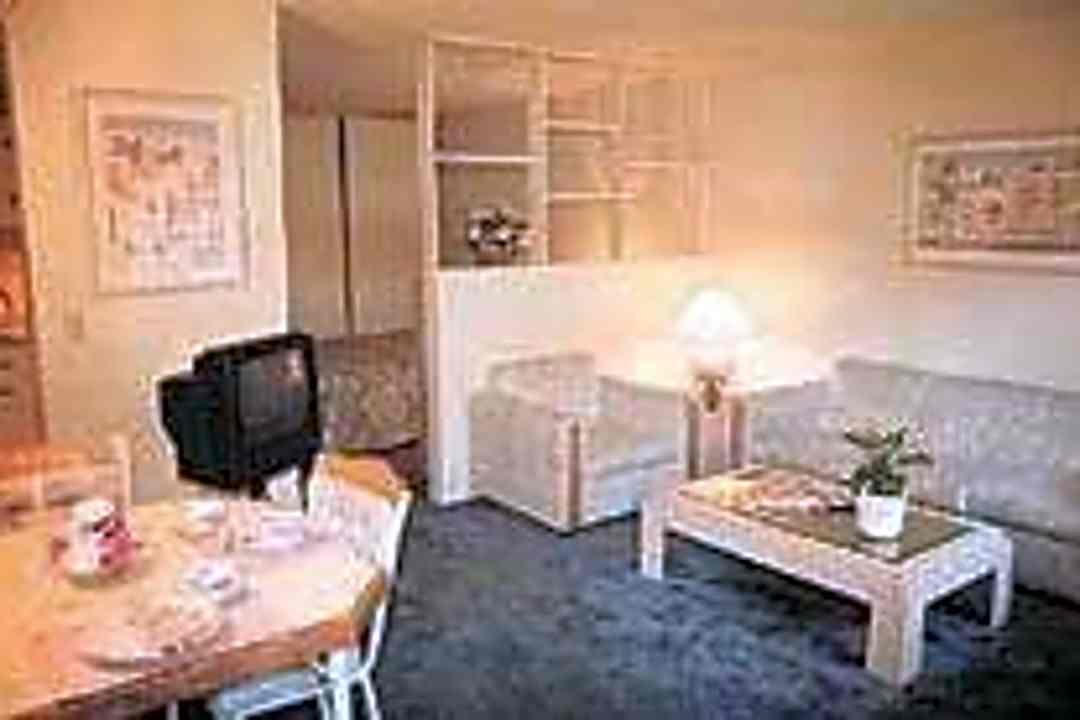 Americana Apartments 335 East Harmon Avenue Las Vegas Nv Apartments For Rent Rent Com