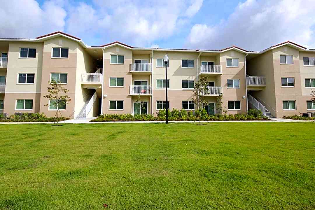 Advenir At Biscayne Shores 12016 Ne 16th Ave Miami Fl Apartments For Rent Rent Com