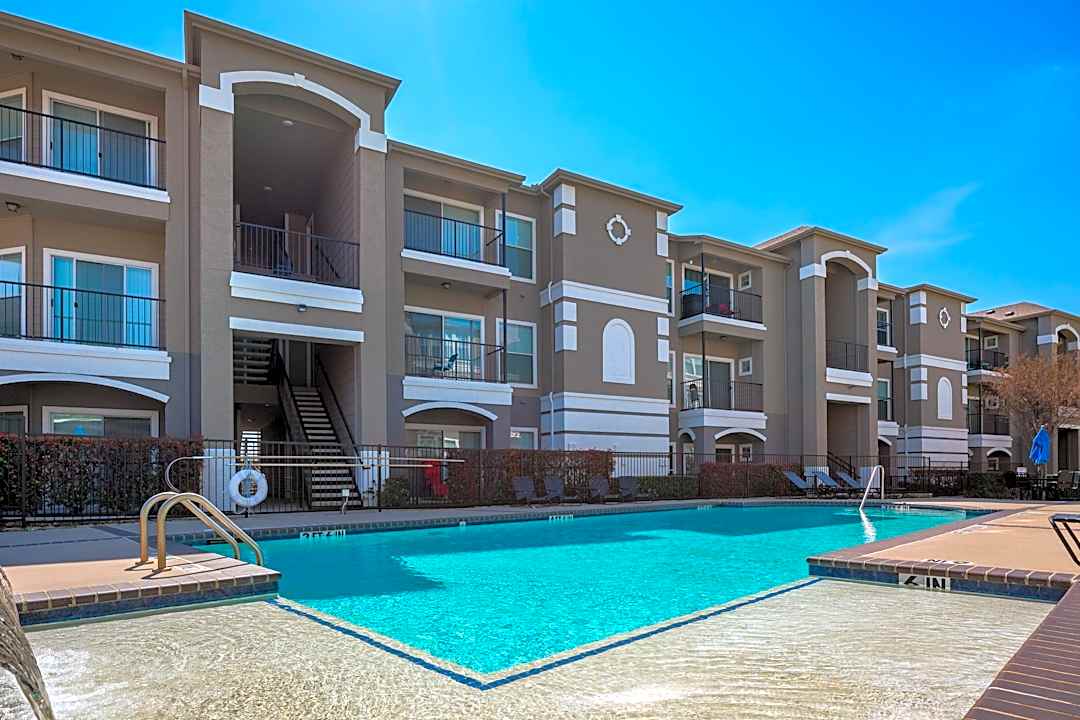 Vail Quarters 3900 Briargrove Ln Dallas Tx Apartments For Rent Rent Com