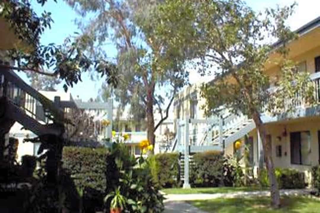 Whispering Fountains Riverside 4790 Jackson Street Riverside Ca Apartments For Rent Rent Com