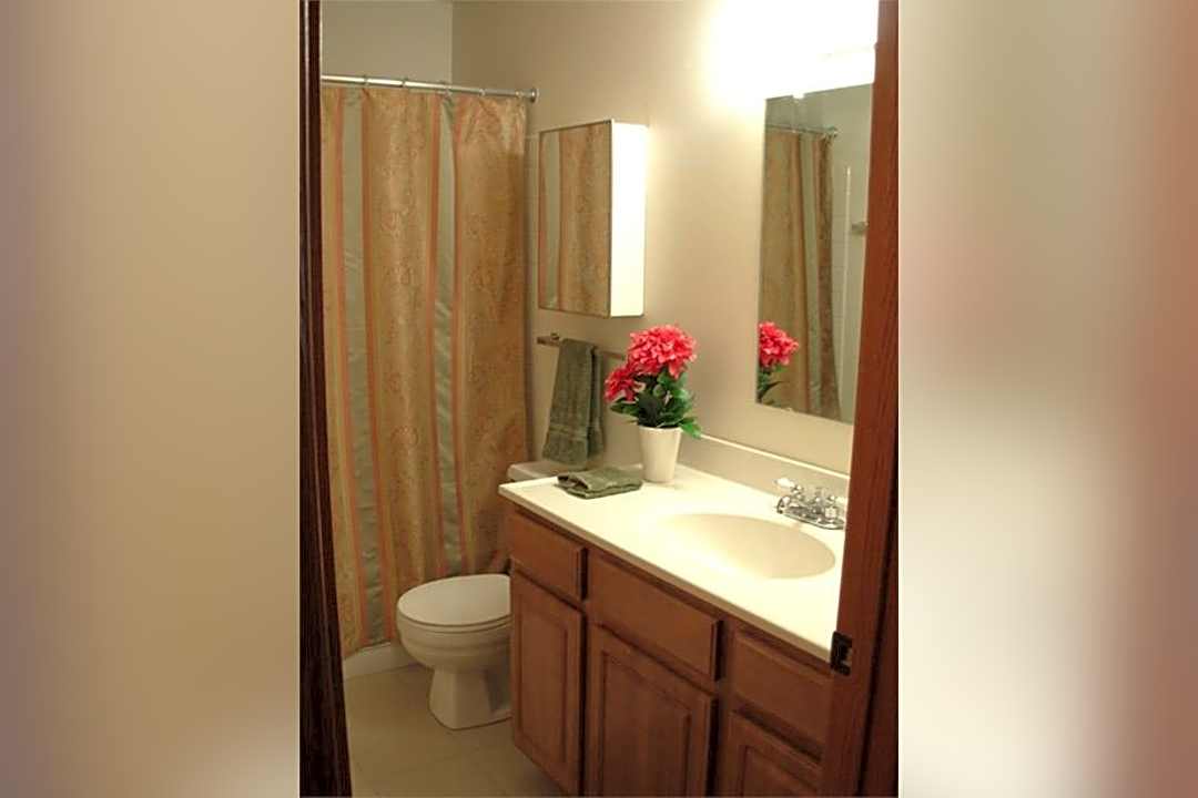 Dahcotah View Apartments 1605 Cliff Rd E Burnsville Mn Apartments For Rent Rent Com