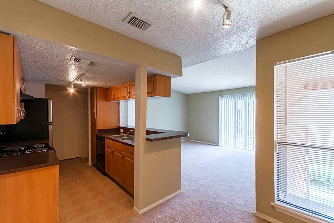 Riviera Pines 555 Normandy St Houston Tx Apartments For Rent Rent Com