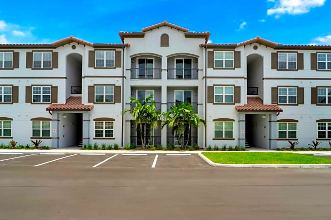Venetian Apartments 4051 Regata Way, West Coast Cabinets Fort Myers