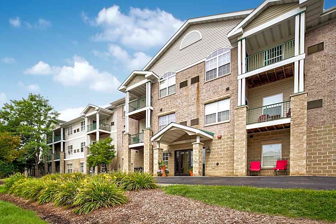 Silver Creek Village 2455 W Silver Spring Dr Milwaukee Wi Apartments For Rent Rent Com
