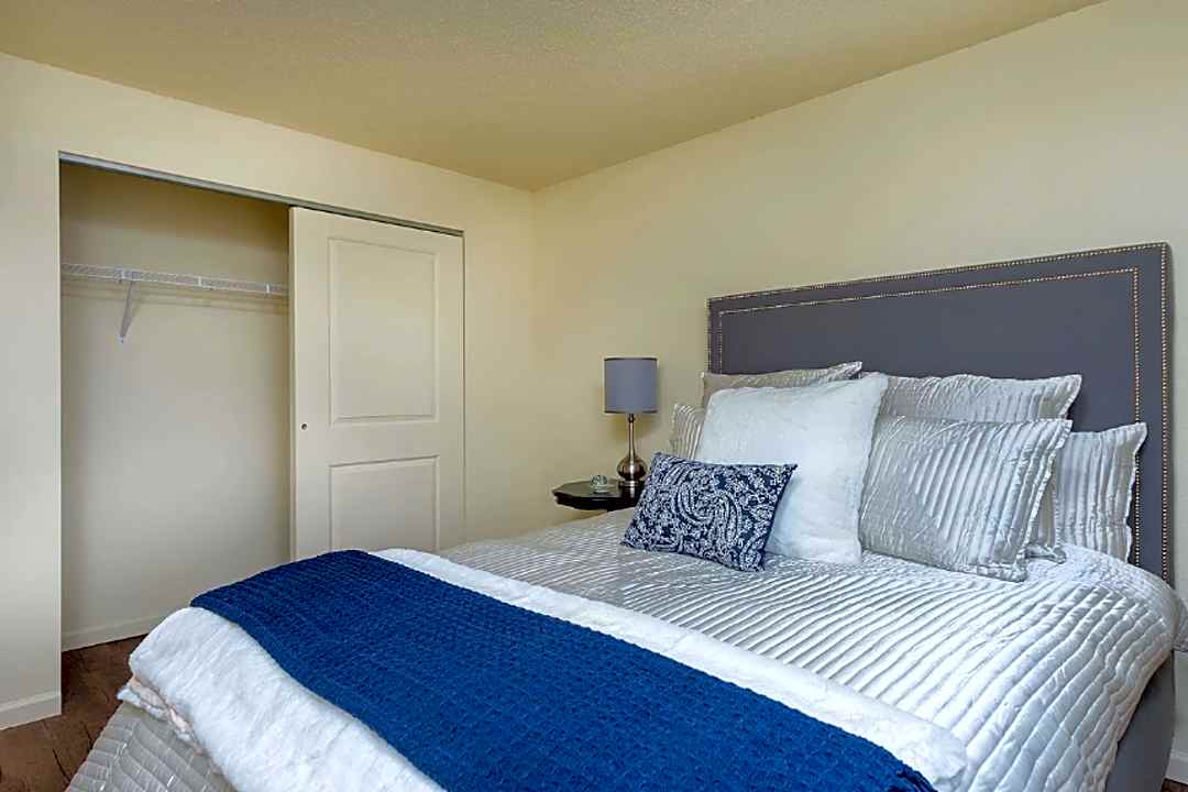westport crossing 11120 graben dr saint ann mo apartments for rent rent com