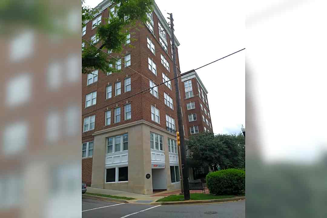 Greenbrier At Altamont The 2831 Highland Ave S Birmingham Al Apartments For Rent Rent Com