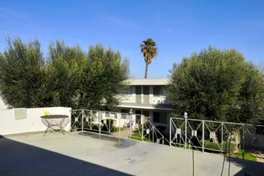 Americana El Pompeii Apartments 3655 West Artesia Boulevard Torrance Ca Apartments For Rent Rent Com