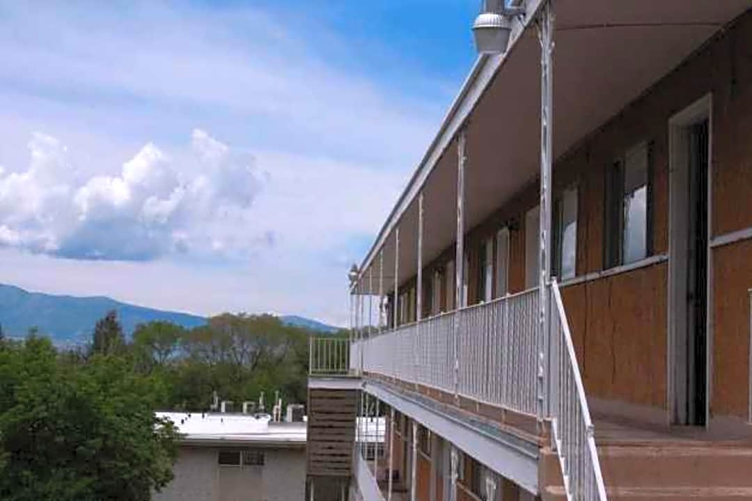 university villa apartments logan