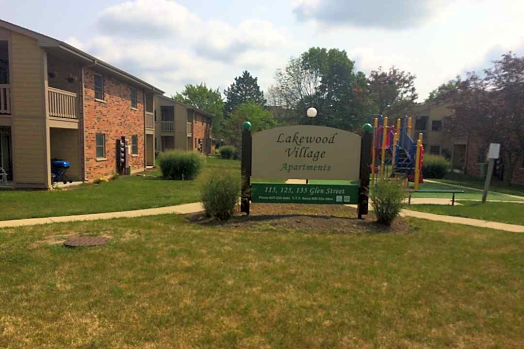 Grayslake Apartments/Lakewood - 125 Glen St | Grayslake, IL Apartments for  Rent | Rent.