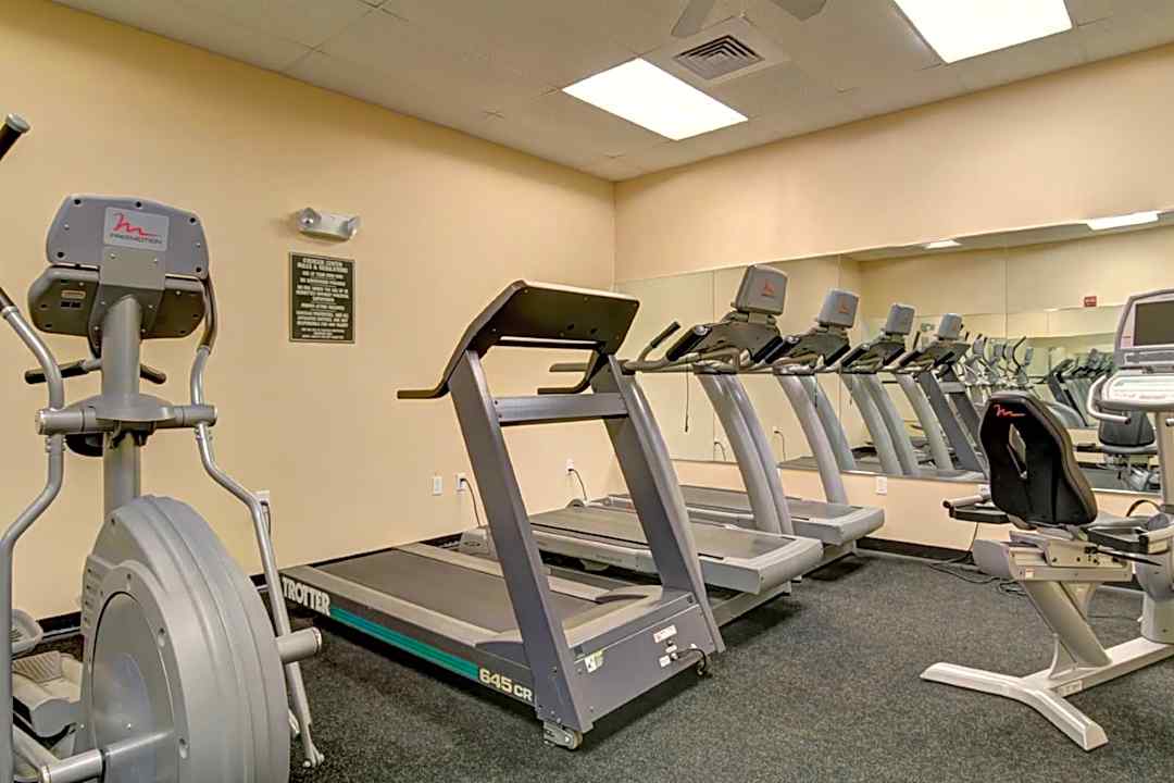 la fitness cranston phone number