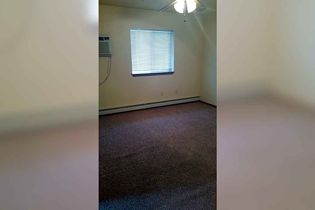 Jake Apartments 1512 N Garfield Ave Sioux Falls Sd Apartments For Rent Rent Com