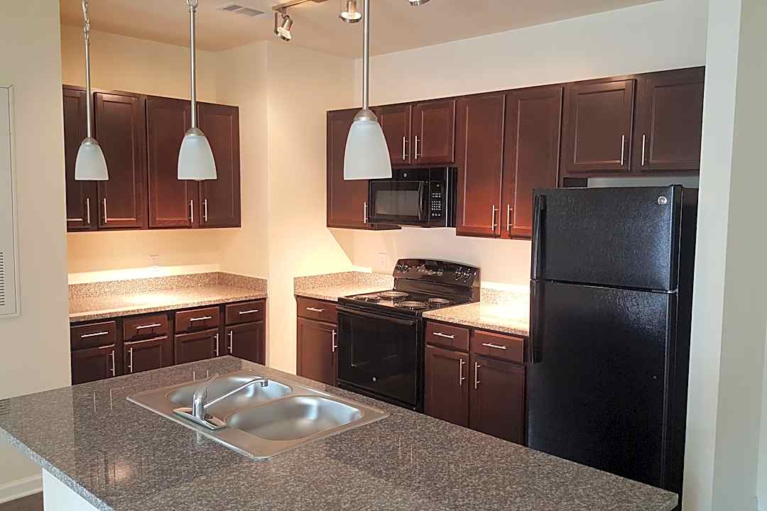Apalachee Point Apartments 1405 Southwood Plantation Rd Tallahassee Fl Apartments For Rent Rent Com