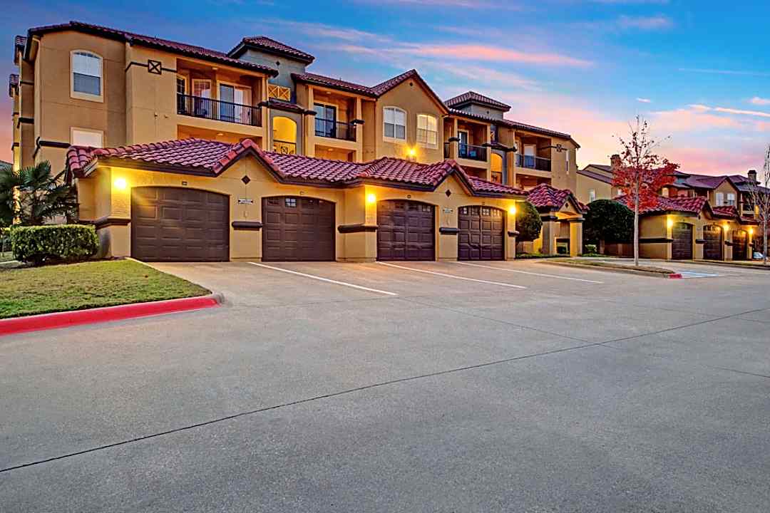 Coventry At Cityview 5200 Bryant Irvin Rd Fort Worth Tx Apartments For Rent Rent Com