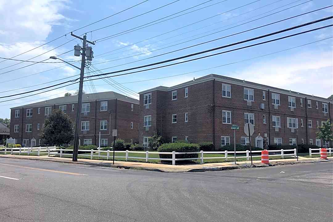 maple crest apartments at east rockaway 419 atlantic ave east rockaway ny apartments for rent rent com
