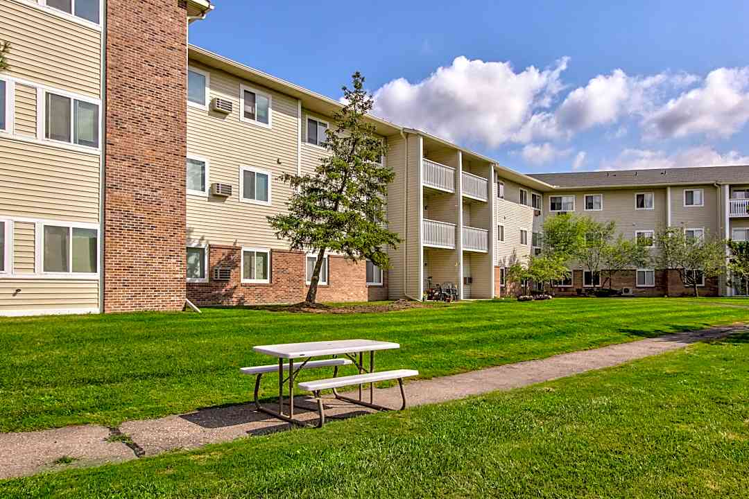Parkside Of Livonia Independent Senior Living - 28811 Jamison St Livonia Mi Apartments For Rent Rentcom