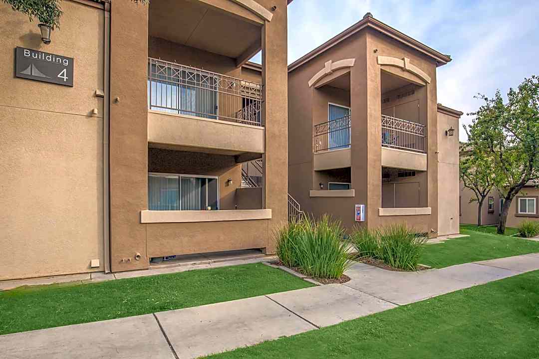 Breakwater Apartments 3900 Riverlakes Drive Bakersfield Ca Apartments For Rent Rent Com