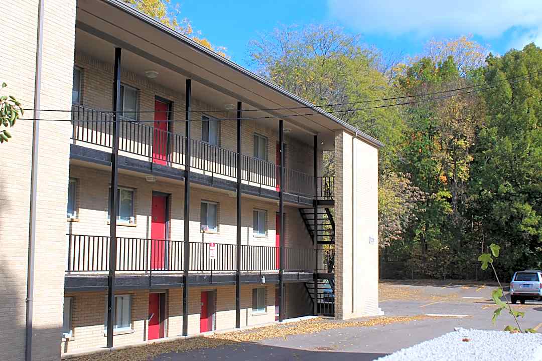 Red Lion Apartments 159 South Grove Ypsilanti Mi Apartments For Rent Rent Com