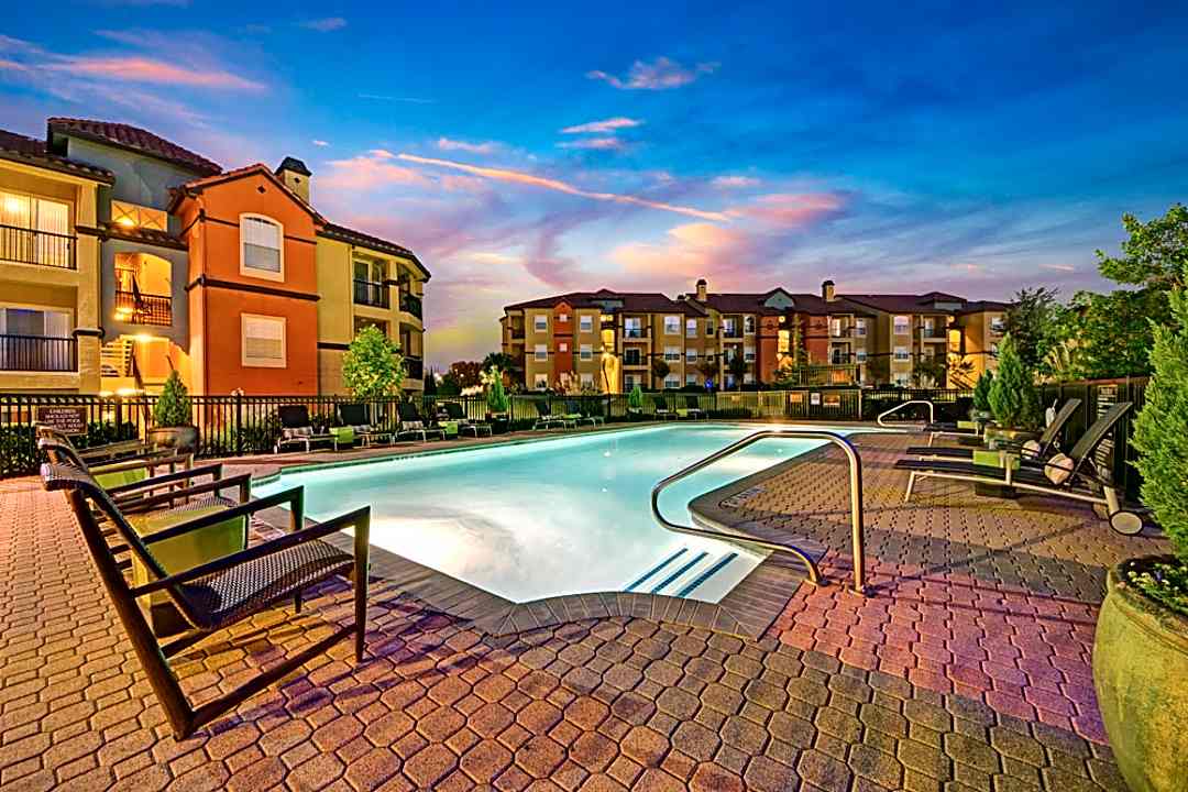 Coventry At Cityview 5200 Bryant Irvin Rd Fort Worth Tx Apartments For Rent Rent Com