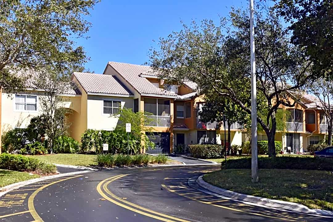 st tropez apartments plantation fl