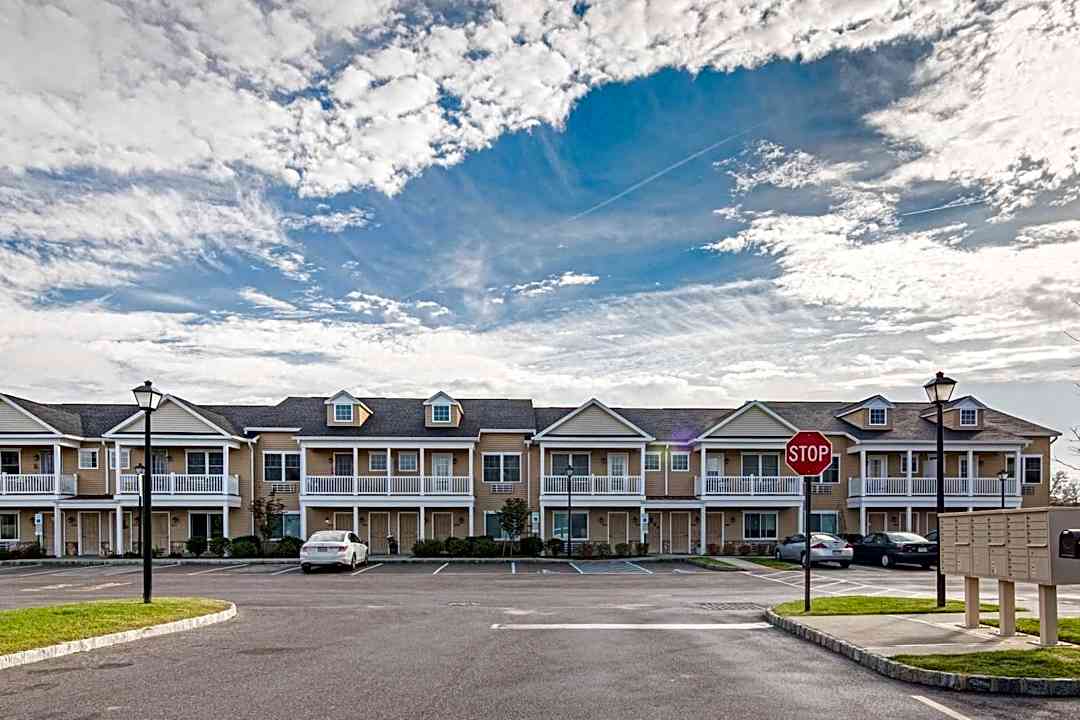 Akabe Village 1100 2215 Lavender Circle Howell Nj Apartments For Rent Rent Com