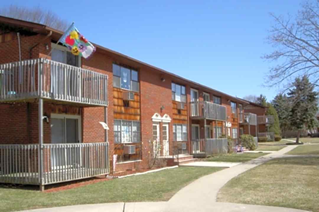 Ascot Park Apartments 75 Mulford Rd Lafayette Nj Apartments For Rent Rent Com