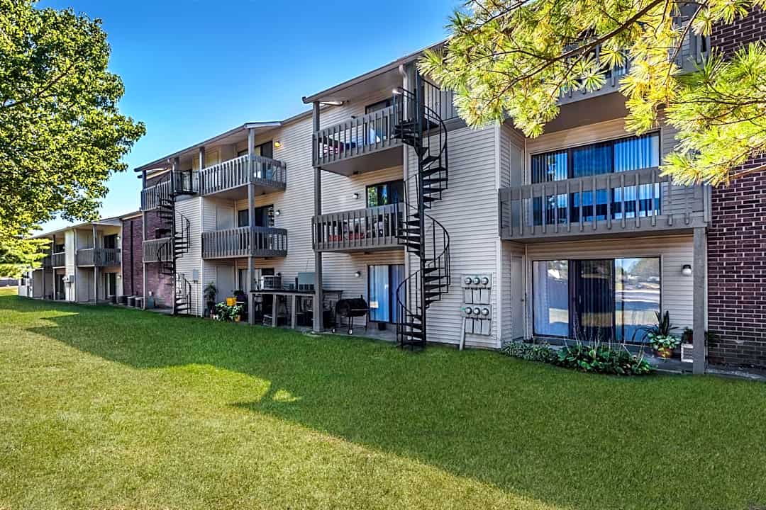 Oakbrook Village Apartments 6098 Georgetown Rd Indianapolis In Apartments For Rent Rent Com