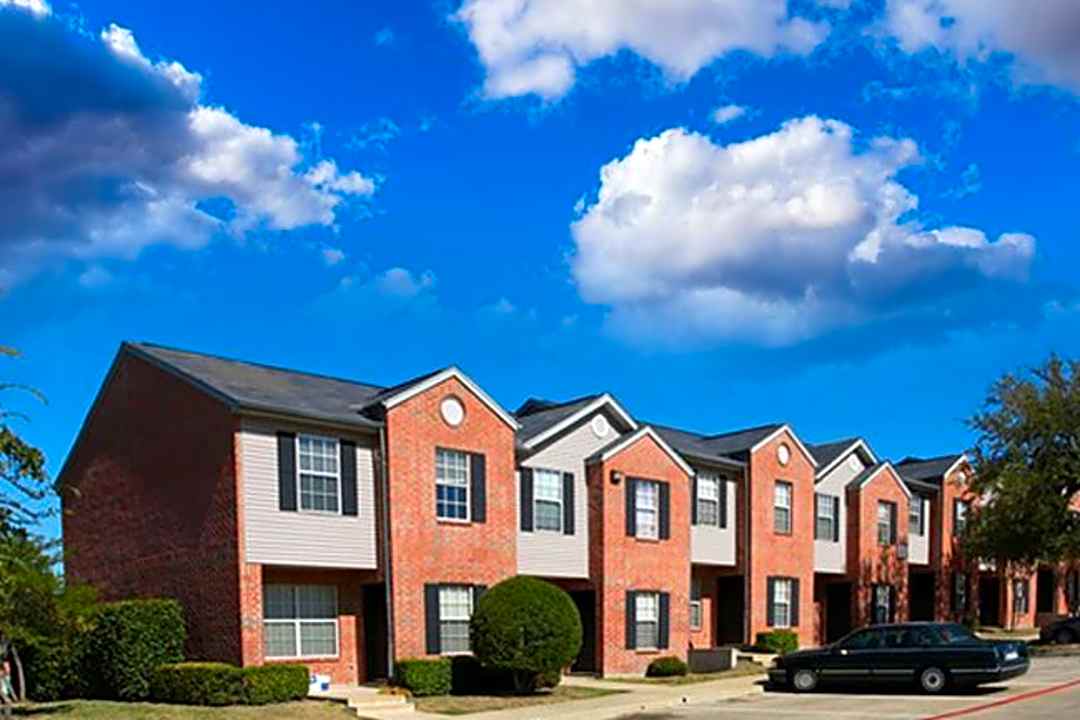 Centerville Pointe 4266 Duck Creek Dr Garland Tx Apartments For Rent Rent Com