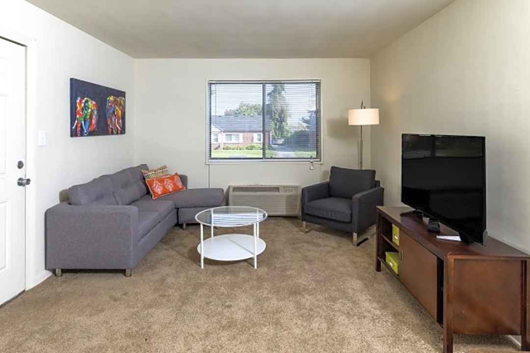 Evergreen Apartments At New Castle Crossing 1627 New Jersey Ave New Castle De Apartments For Rent Rent Com