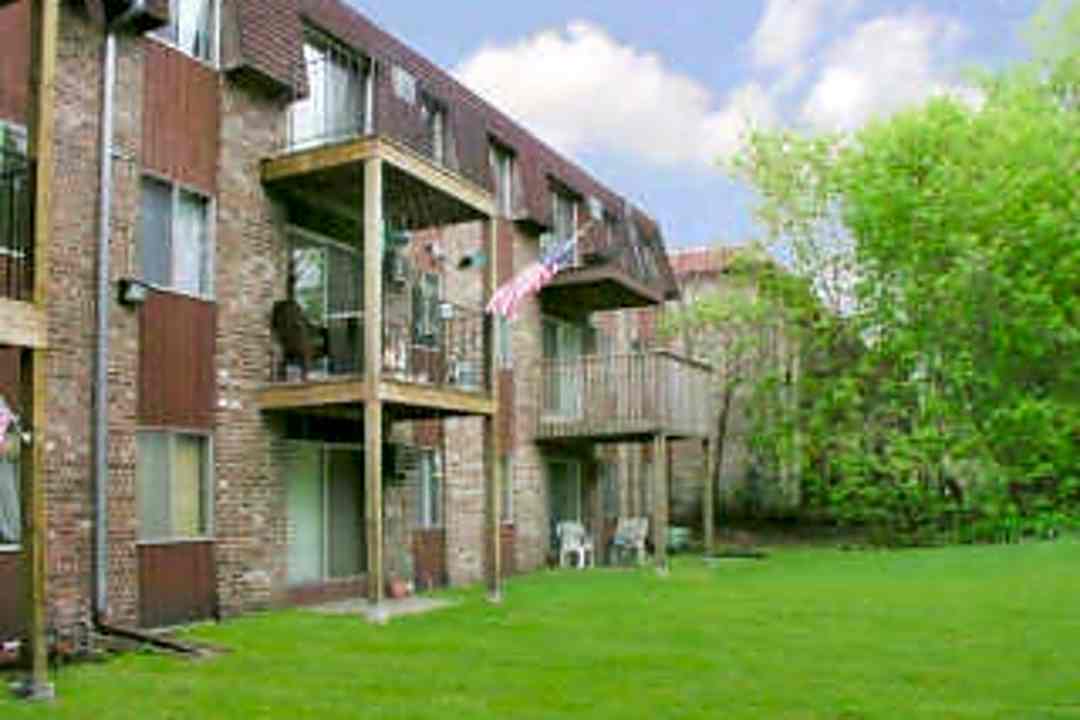 Amberwood Place Apartments 1430 York Ave Saint Paul Mn Apartments For Rent Rent Com