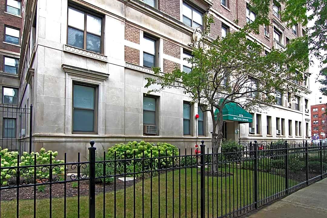 808 W Junior Terrace 808 W Junior Terrace Apt 603 Chicago Il Apartments For Rent Rent Com