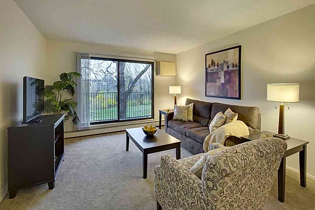 Willow Pond 11751 W River Hills Dr Burnsville Mn Apartments For Rent Rent Com