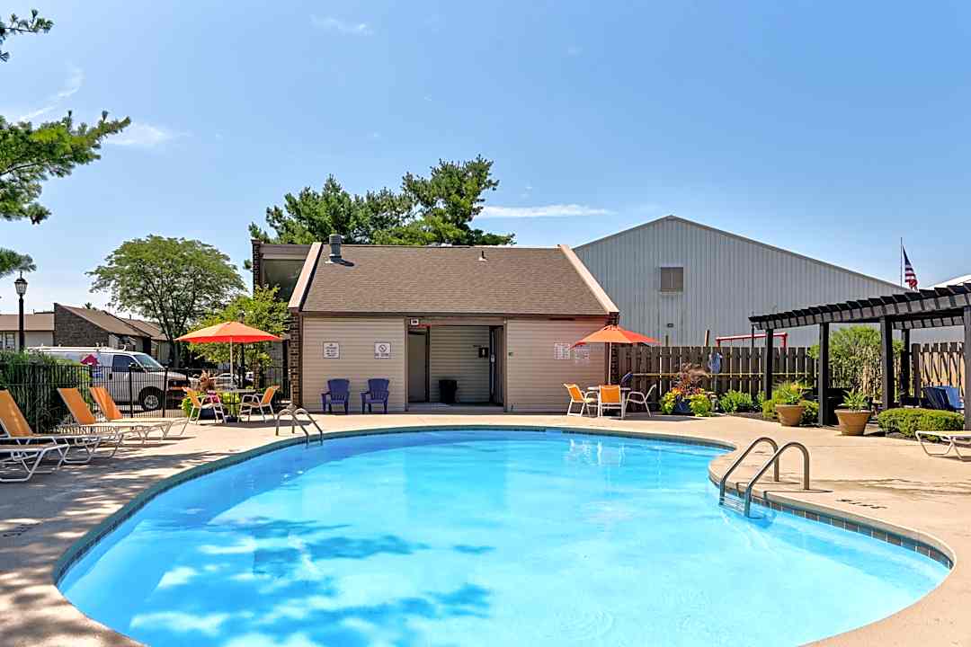 Barrington Square 2325 Marlborough Court Columbus Oh Apartments For Rent Rent Com