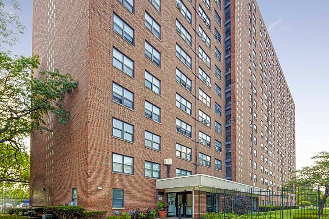 Midway Gardens Apartments 727 E 60th St Chicago Il Apartments For Rent Rent Com