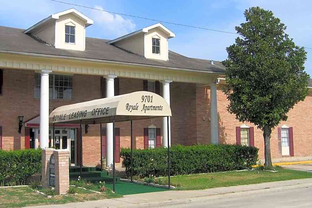 Royale Apartment 9701 Stella Link Rd Houston Tx Apartments For Rent Rent Com