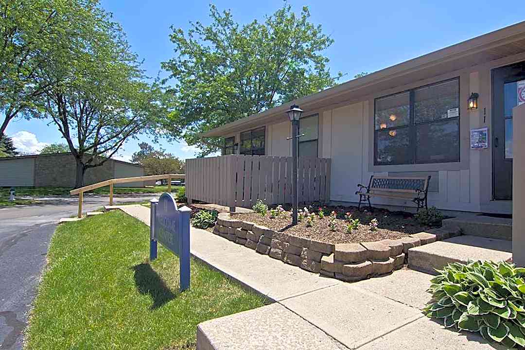 Parkville Apartments 1100 Taywood Rd Englewood Oh Apartments For Rent Rent Com