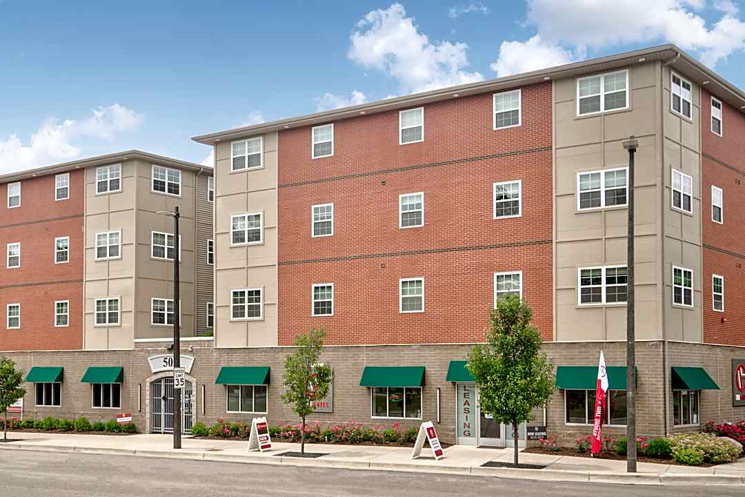 The Gates And The Manor At Campus View 500 E Michigan Ave East Lansing Mi Apartments For Rent Rent Com