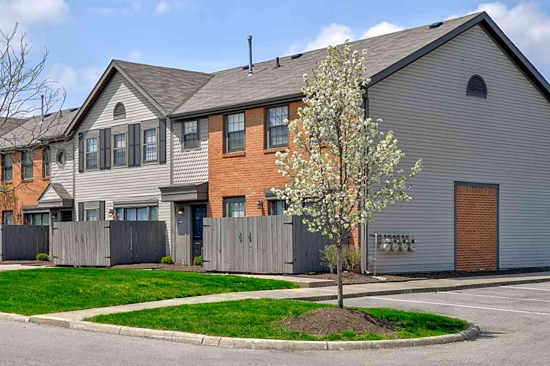 Aberdeen Place 2316 Hardy Parkway Grove City Oh Apartments For Rent Rent Com