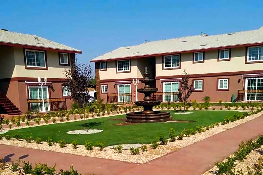 Huntington Palace Luxury Apartments 5239 E Huntington Avenue Fresno Ca Apartments For Rent Rent Com