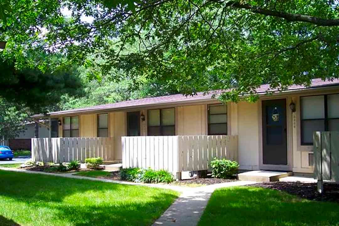 forsythia court 6001 barley ave louisville ky apartments for rent rent com