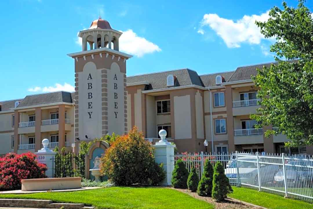 The Abbey 1530 E Erie Street Springfield Mo Apartments For Rent Rent Com