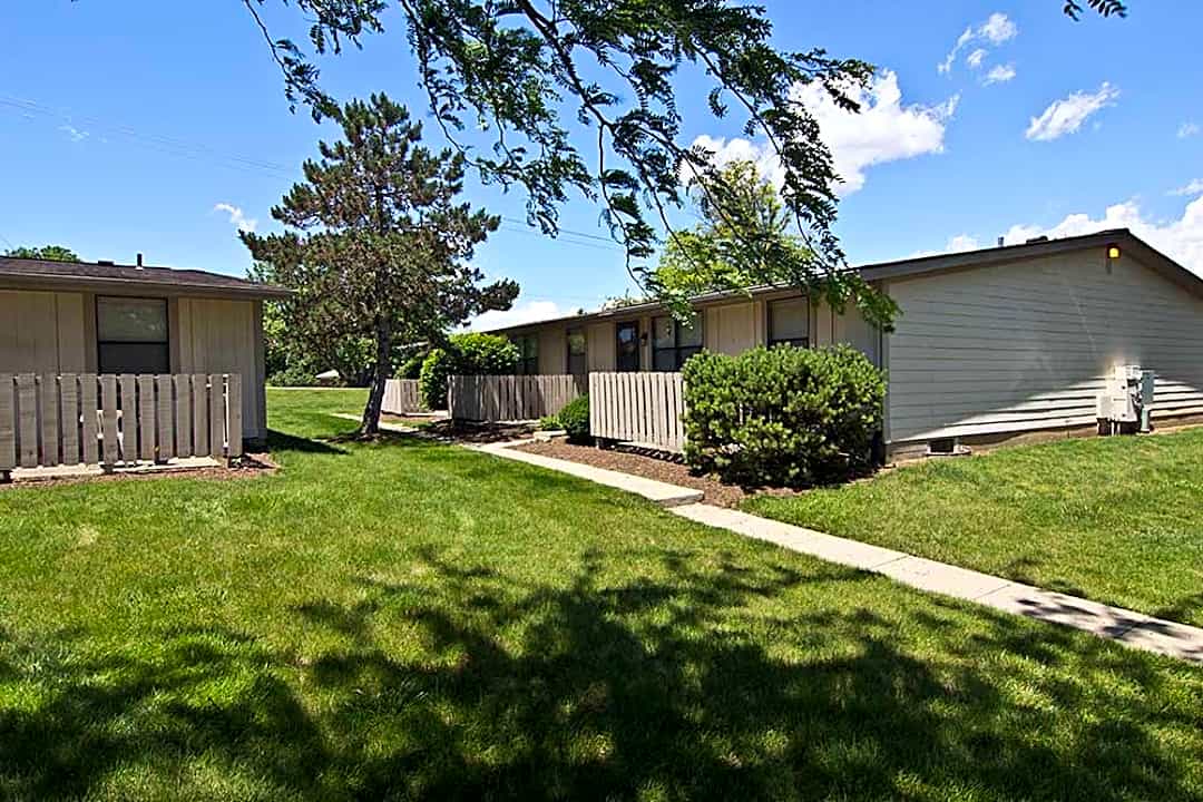 Parkville Apartments 1100 Taywood Rd Englewood Oh Apartments For Rent Rent Com