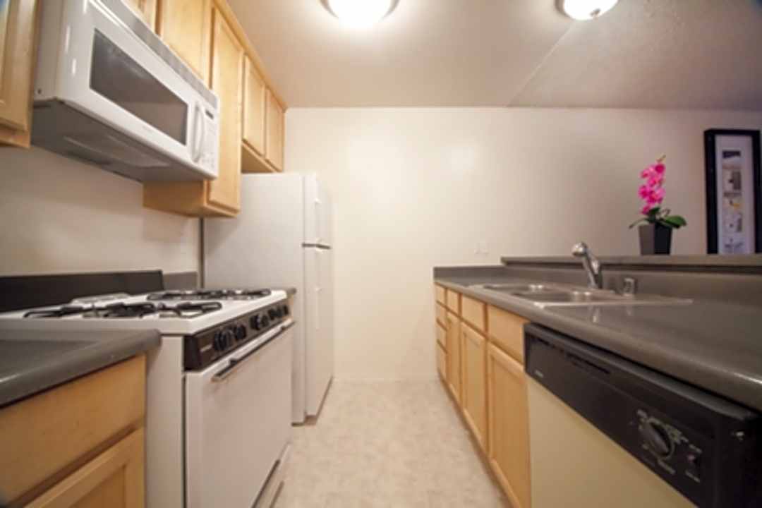 Independence Park - 6630 Independence Ave Canoga Park Ca Apartments For Rent Rentcom