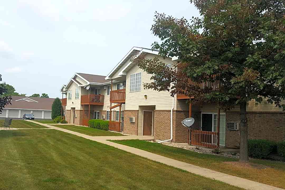 Bridgewood Golf Estates 1763 Harrison St Neenah Wi Apartments For Rent Rent Com