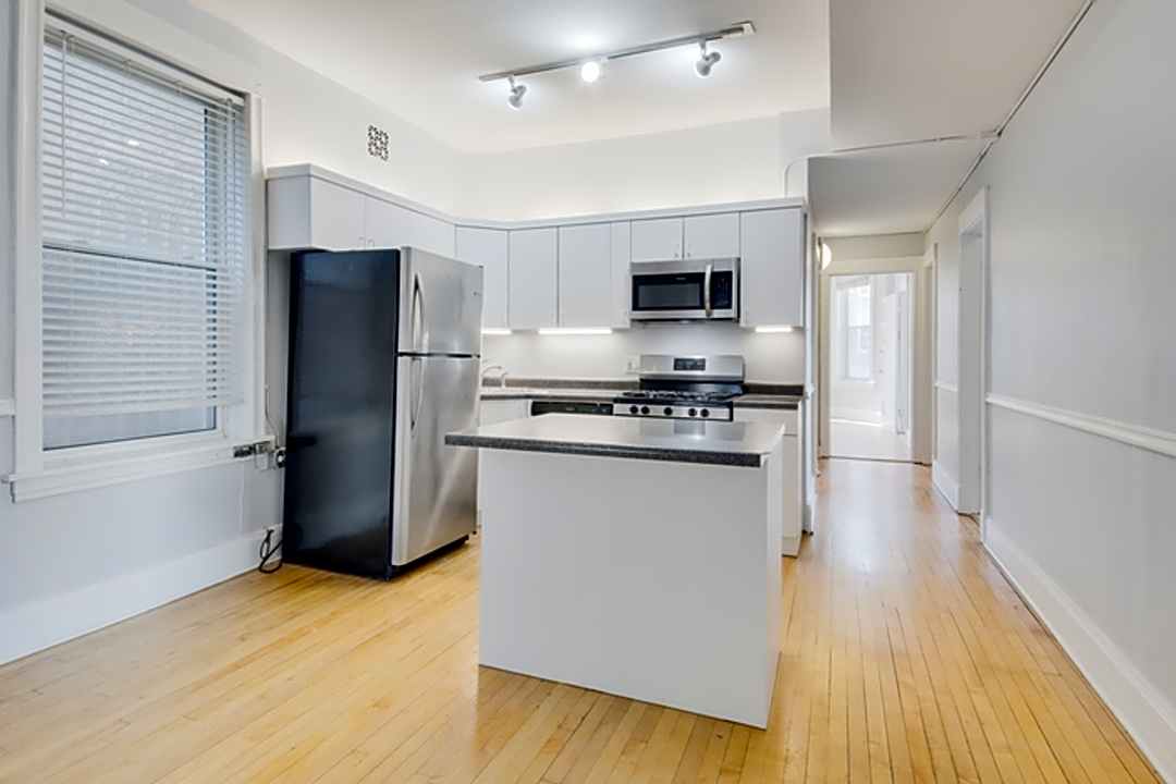 2335 N Oakley Ave - 2335 N Oakley Ave unit 1R | Chicago, IL Apartments for  Rent | Rent.