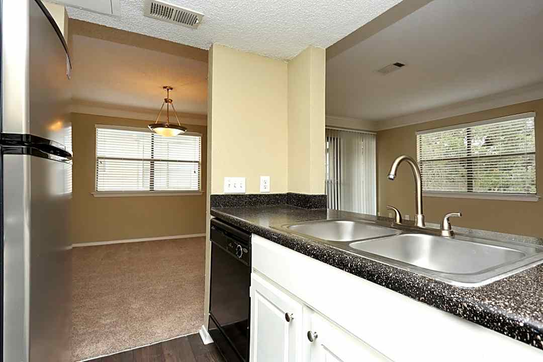 Lake Creek Apartments 10707 Lake Creek Parkway Austin Tx Apartments For Rent Rent Com