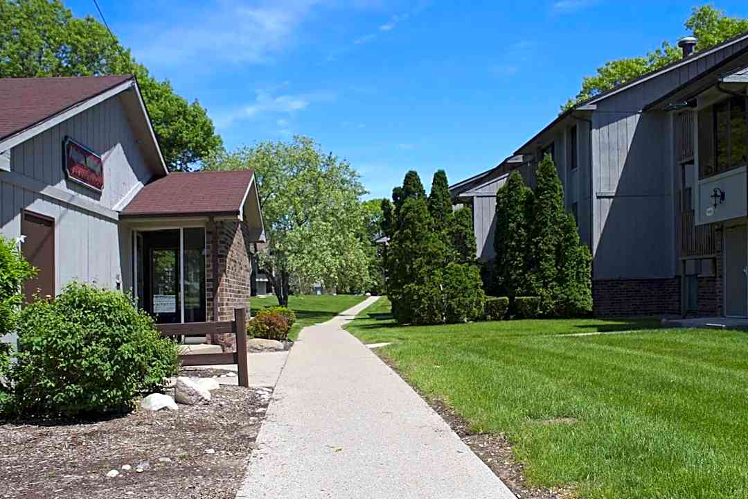 Alpine Village 4307 Duke St Kalamazoo Mi Apartments For Rent Rent Com